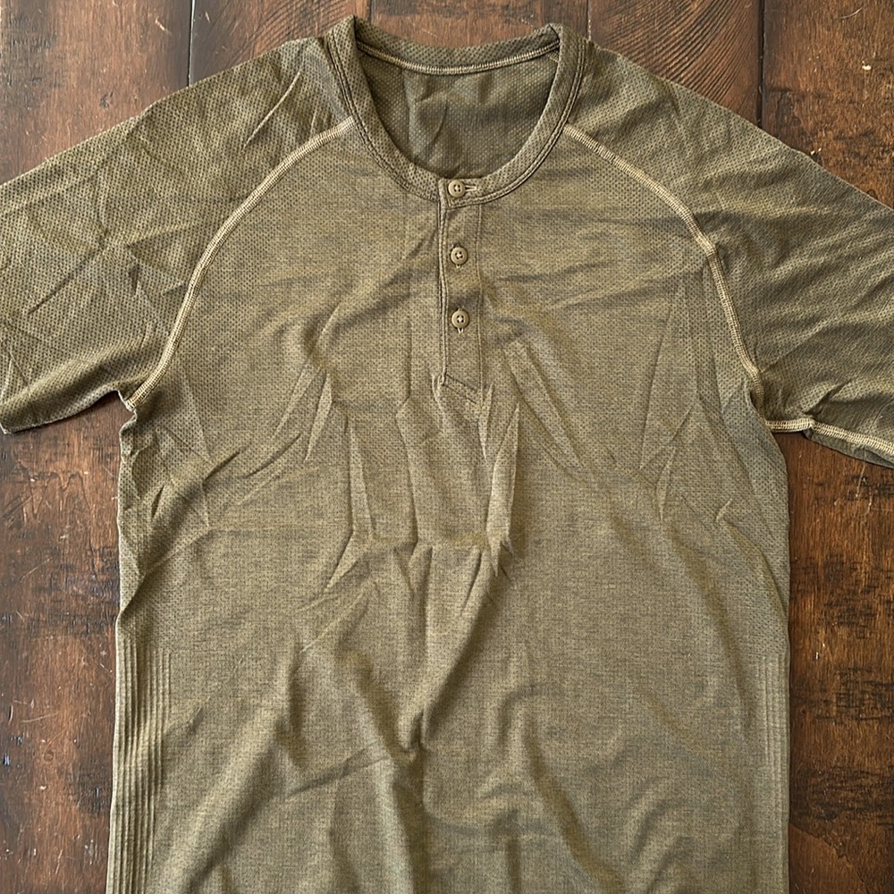 Lululemon Mens Metal Vent Tech short sleeve *Henley